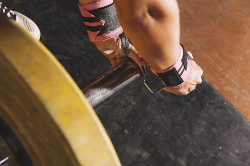 7 Benefits Of Wrist Wraps For Lifting